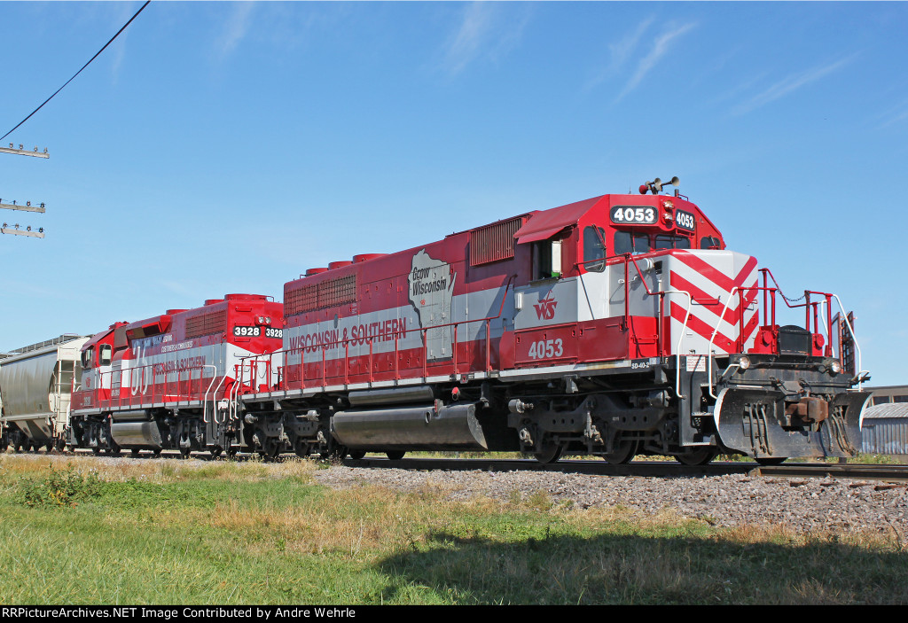 WSOR 4053 and WAMX 3928 make quite the pair ready to depart the yard with T007